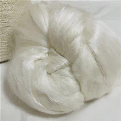 Spunnet silkefiber